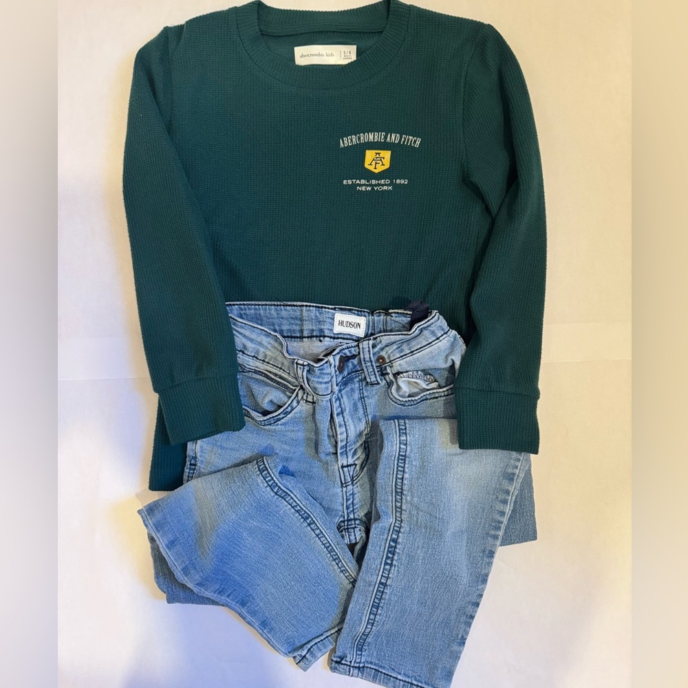 Abercrombie & Fitch top & Hudson Jeans